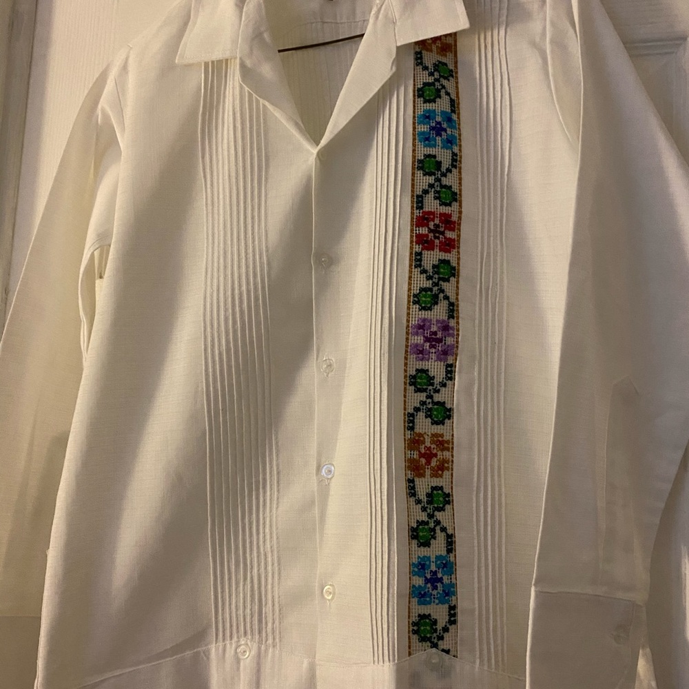 From Yucatán México ( Tradicional Guayabera size Small)